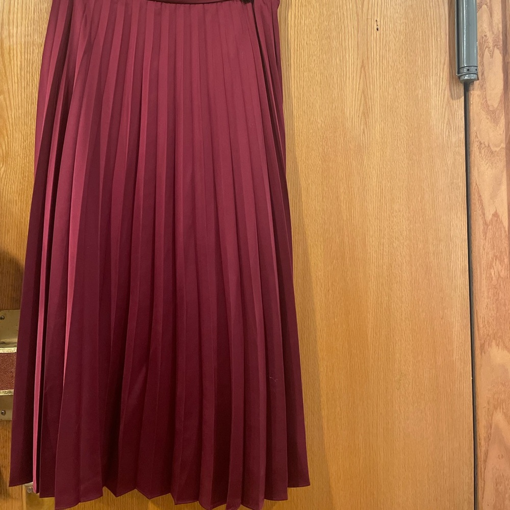 Size 8 authentic maroon j crew skirt